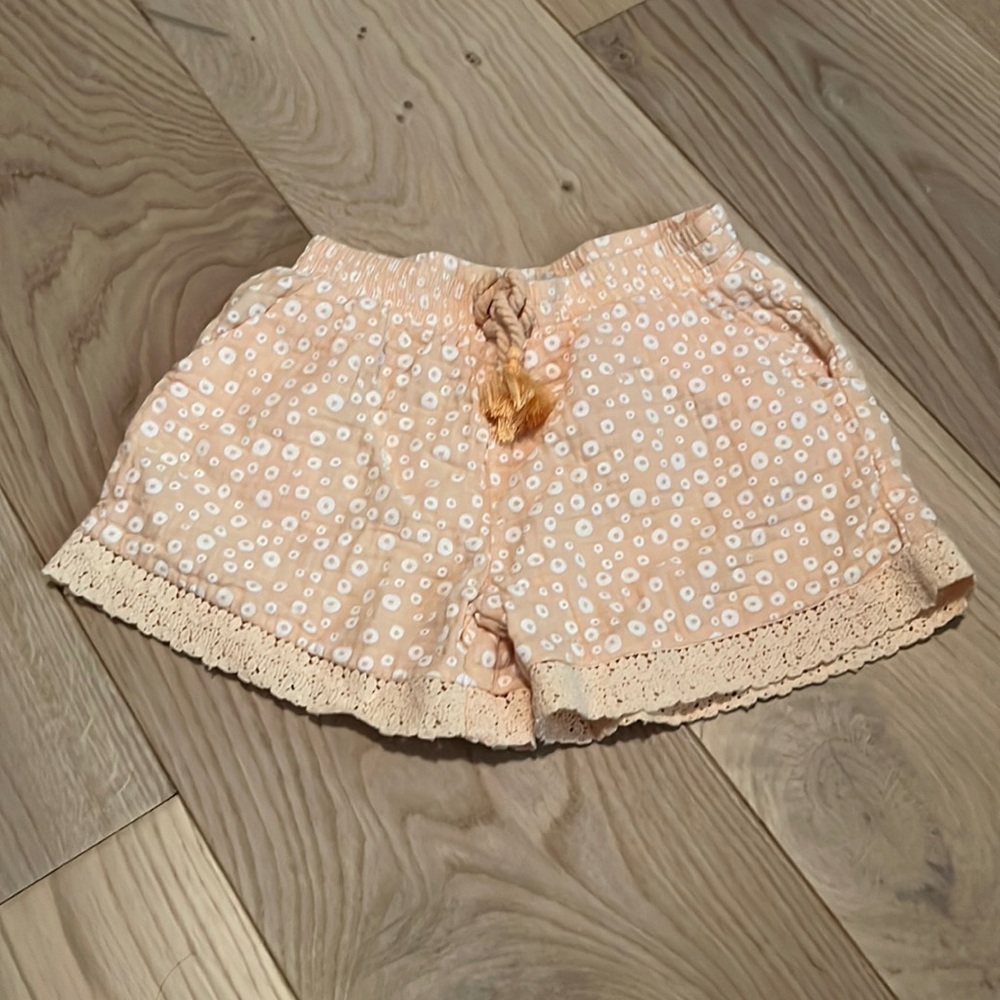 Peek! Peach lace shorts